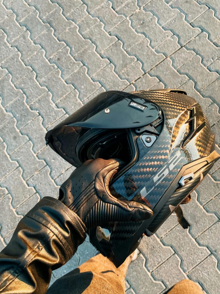 pexels-emir-anik-45418356-19297045 carbon fiber shoes
